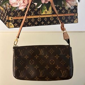 Louis Vuitton pochette accessoires monogram